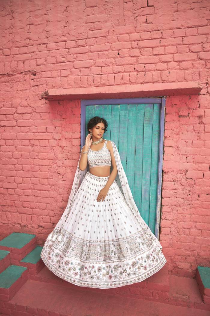 Semi-Stitched Bridal,Wedding Designer Lahnga Choli, 2.50 Meter, Dupatta  Fabric: Soft Net at Rs 6080 in Aliganj
